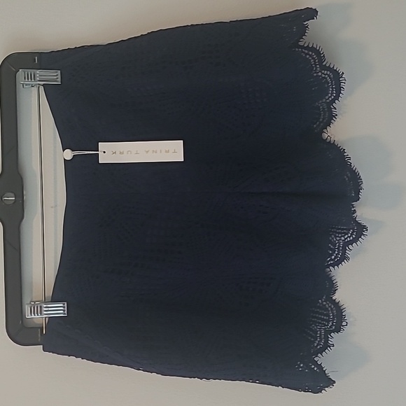 Trina Turk St. Lucia Laced Scalloped Dress Shorts in Navy Blue Size 4 - Picture 6 of 14